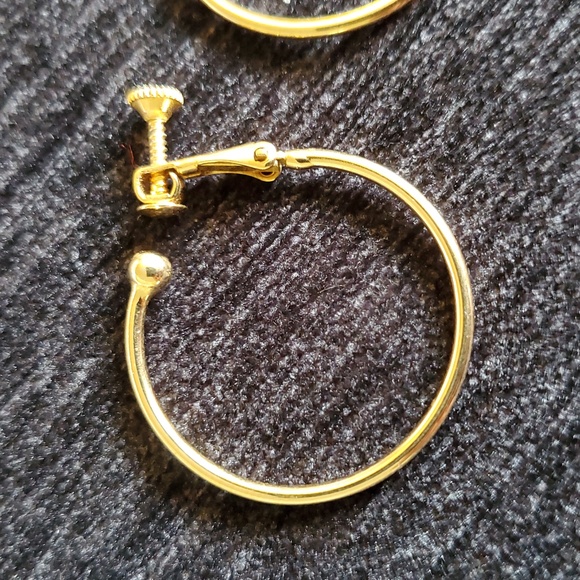 Vintage Napier Gold-Tone Thin Smooth Circle Hoop Clip On Screw Back Earrings - Picture 2 of 8